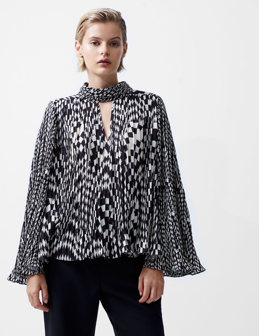 Geometric V-Neck Crinkle Blouse