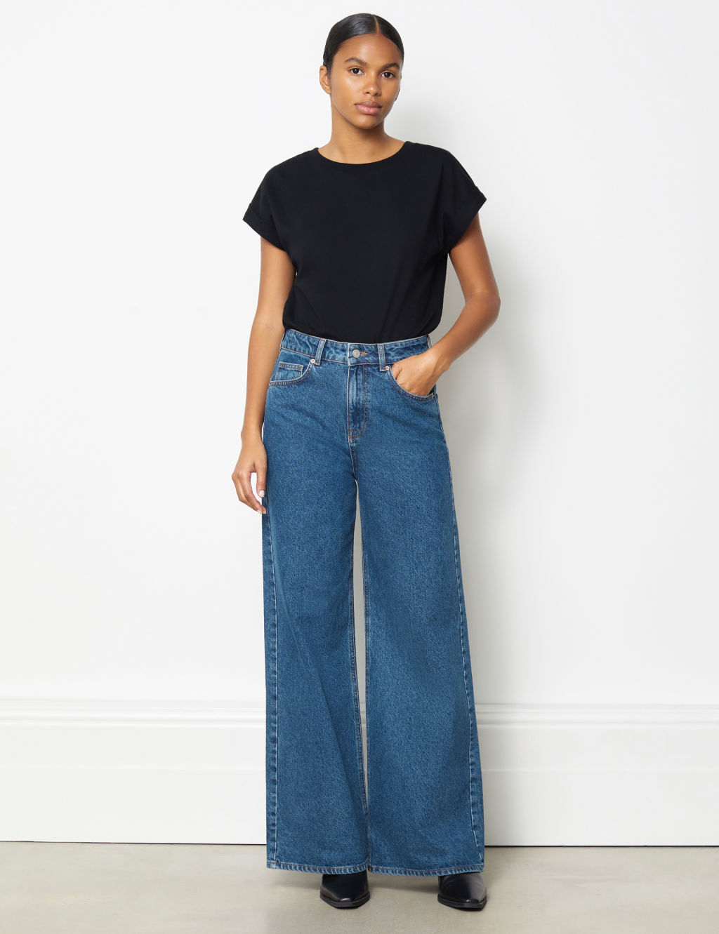 Mid Rise Wide Leg Jeans