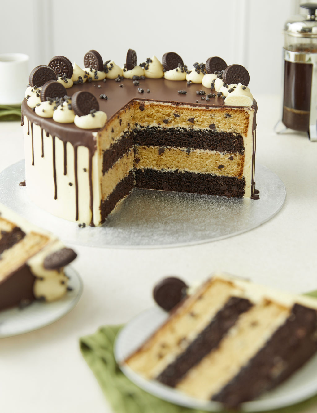 Extra Large Cookies & Cream Cake (Serves 32)