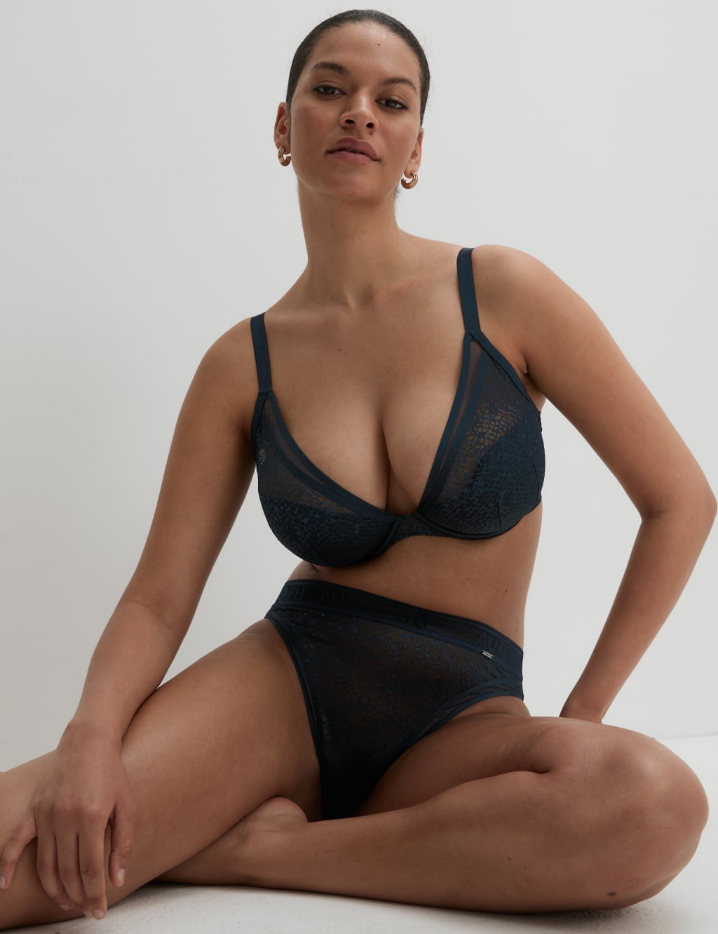 Tivoli Patterned Lace Wired Plunge Bra set F-G 3 of 4