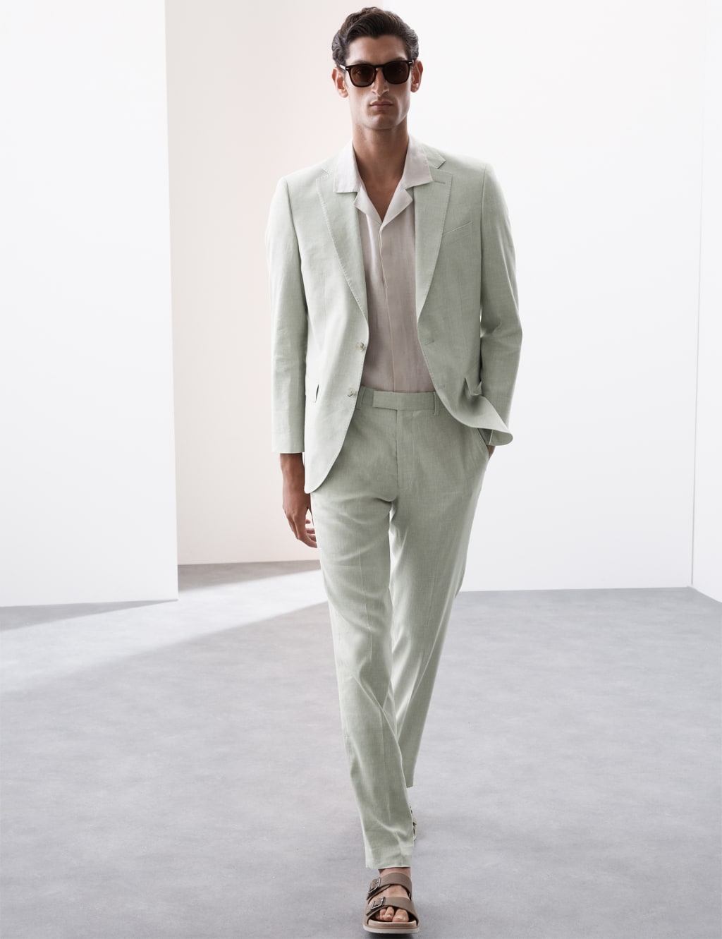 Tailored Fit Italian Miracle Linen™ Performance Suit