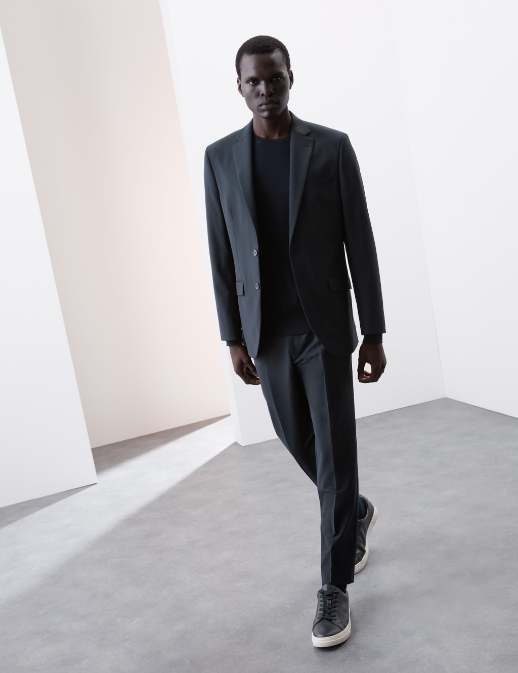Tailored Fit Performance Suit 3 of 6
