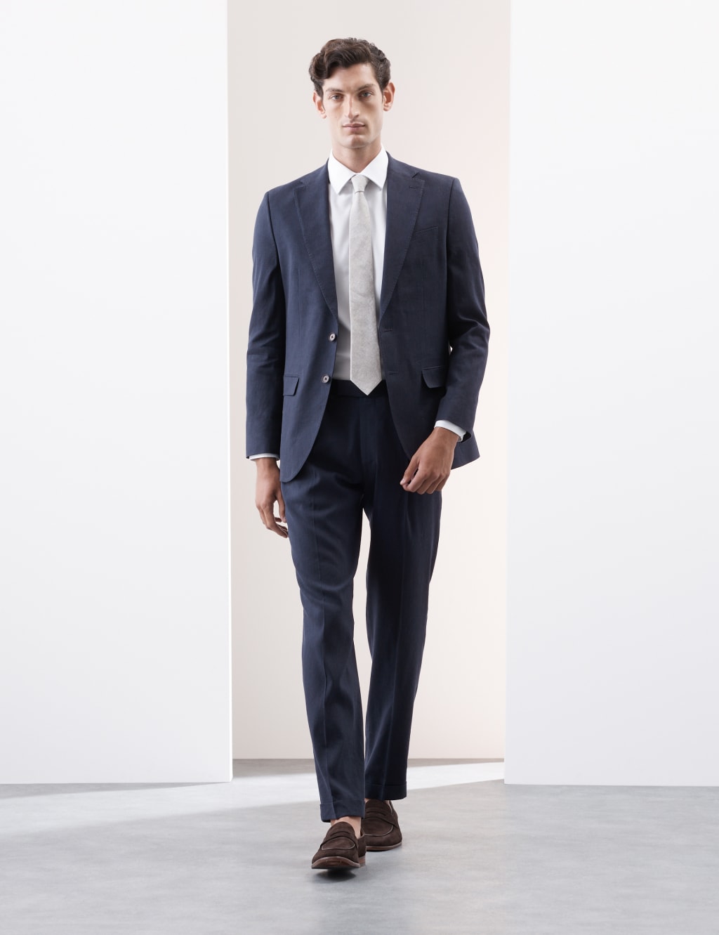 Tailored Fit Italian Miracle Linen™ Performance Suit