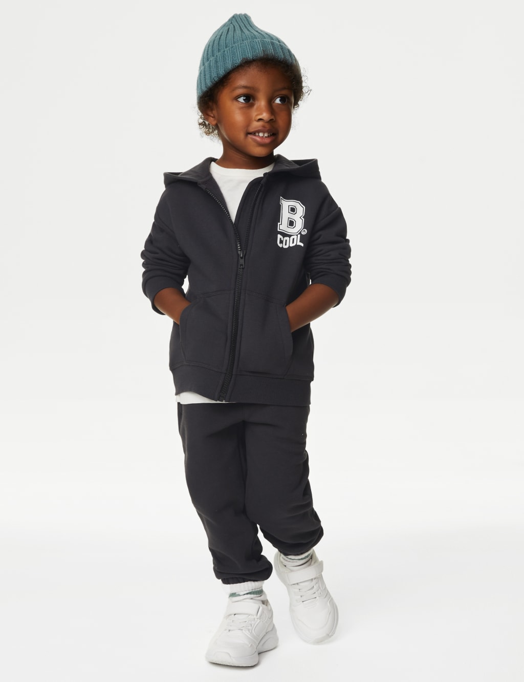 Hoodie & Jogger Outfit 4 of 7