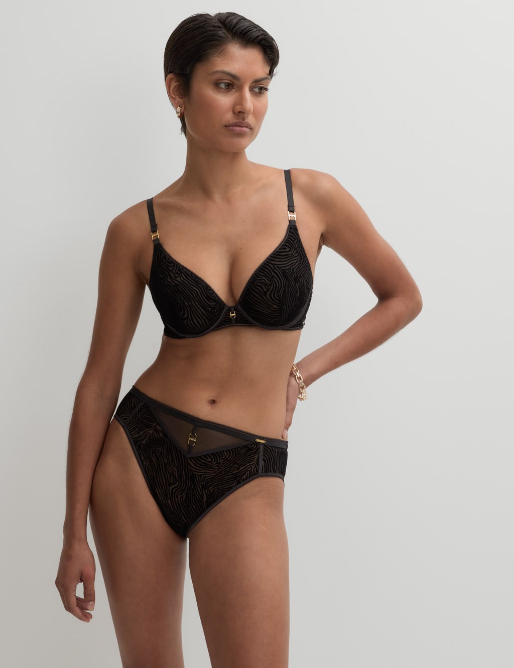Oslo Flock Wired Plunge Bra Set A-E 5 of 6