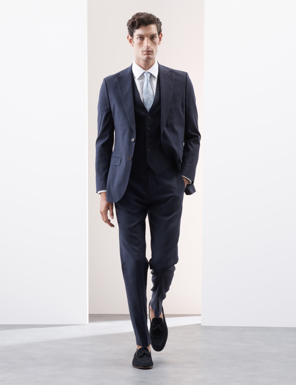 Tailored Fit Italian Miracle Linen™ Performance Suit