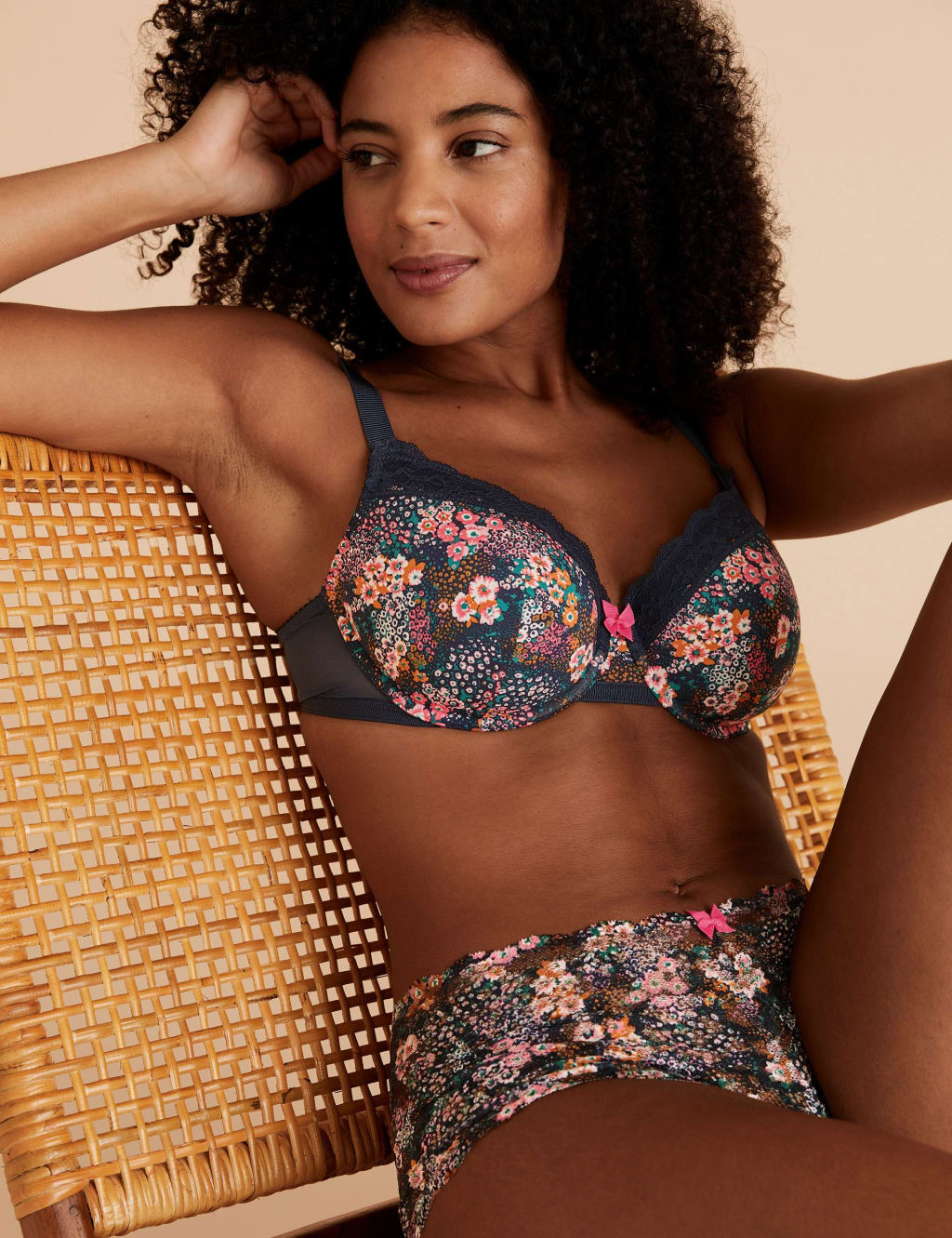 Lace Trim Underwired Bra Set A-E 3 of 6