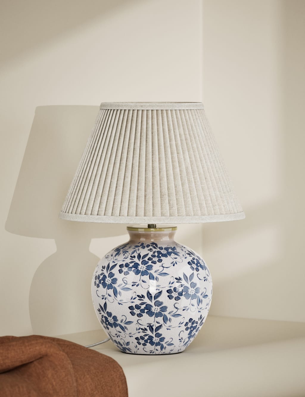 Floral Urn Table Lamp