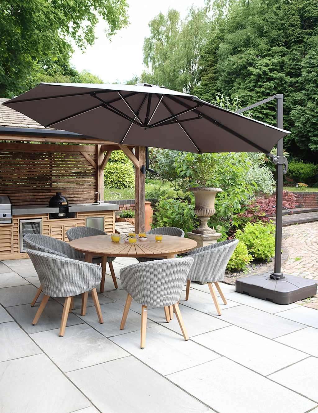 Round LED Parasol with Base