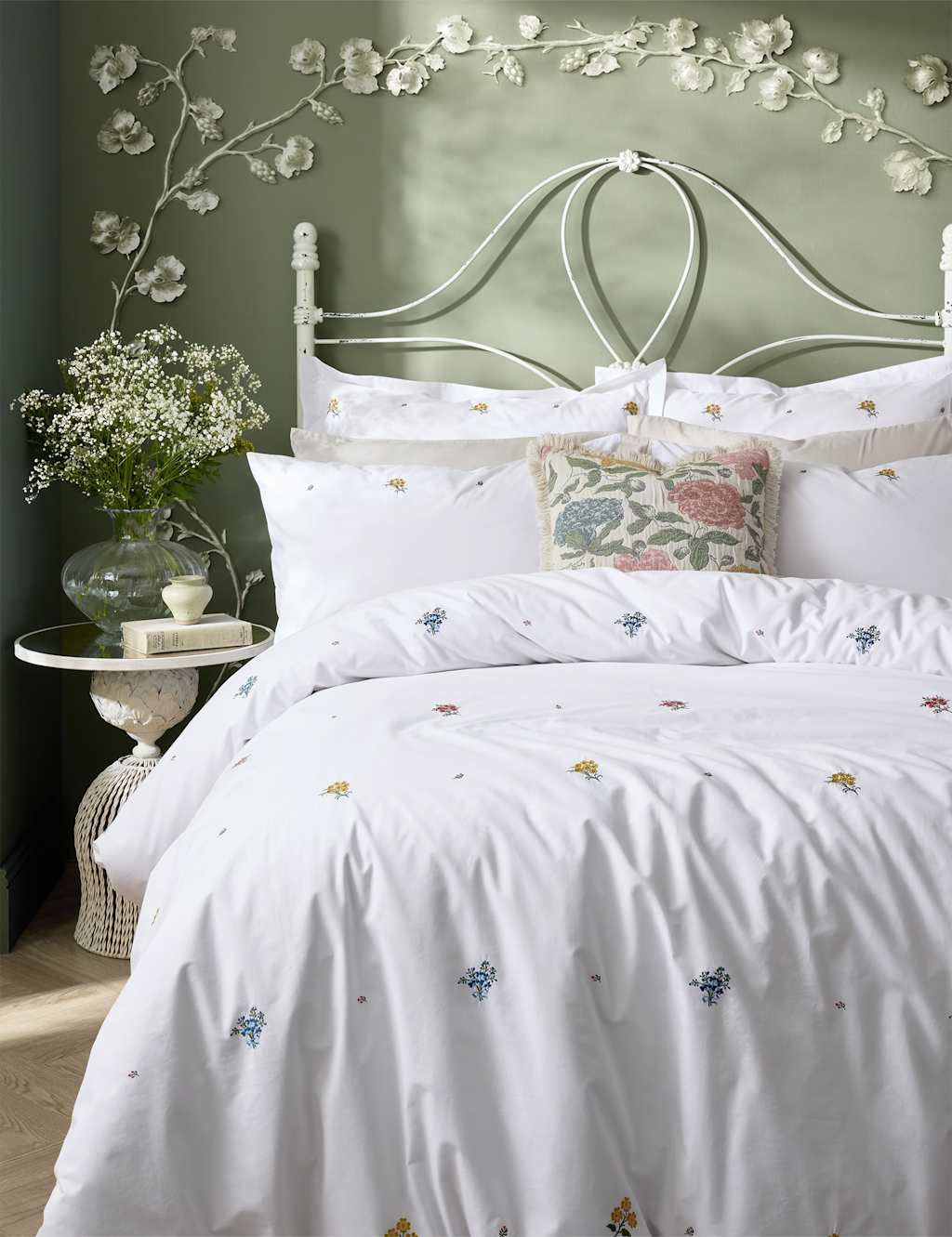Historic Royal Palaces Pure Cotton Royal Embroidery Bedding Set - Super King Size (6 ft) - White Mix - Available at M&S