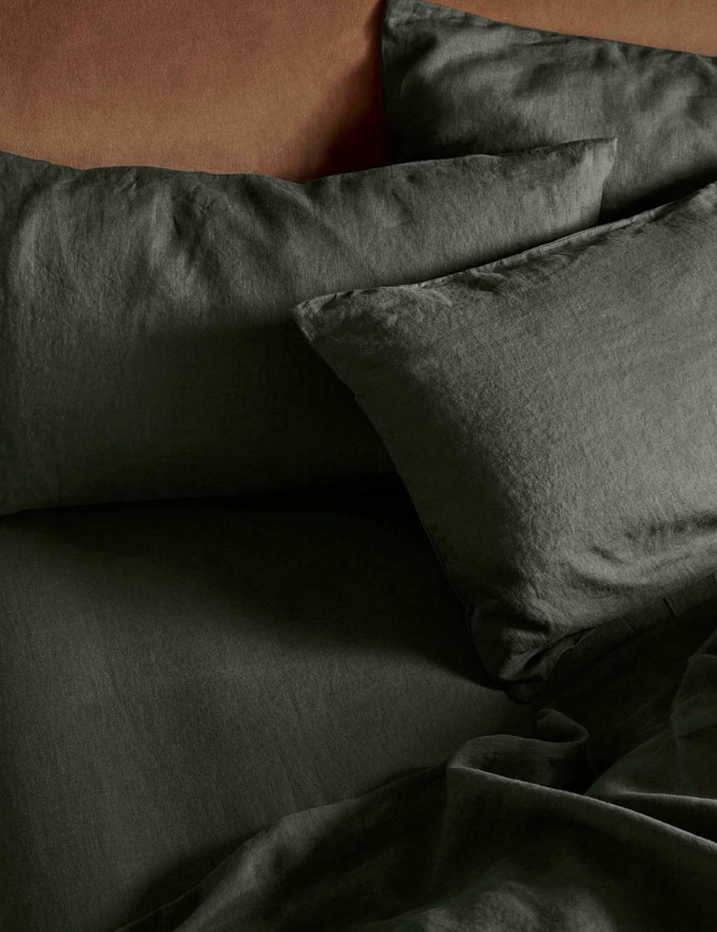 Piglet In Bed Pure Linen Fitted Sheet - Super King Size (6 ft) - Dark Green - Available at M&S