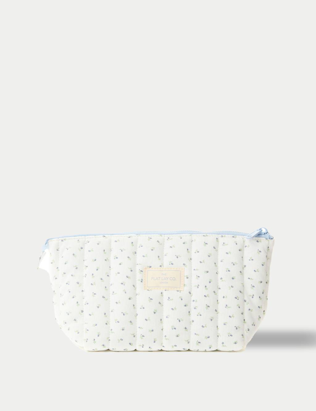 The Flat Lay Co. Marshmallow Essential Makeup Pouch - Cozy Cotton Ditsy Floral
