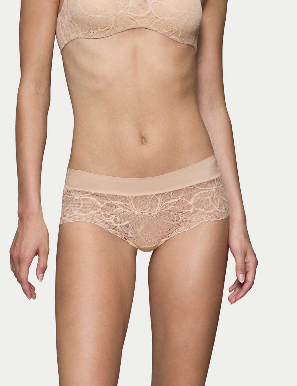 Body Make-Up Illusion Lace Shorts