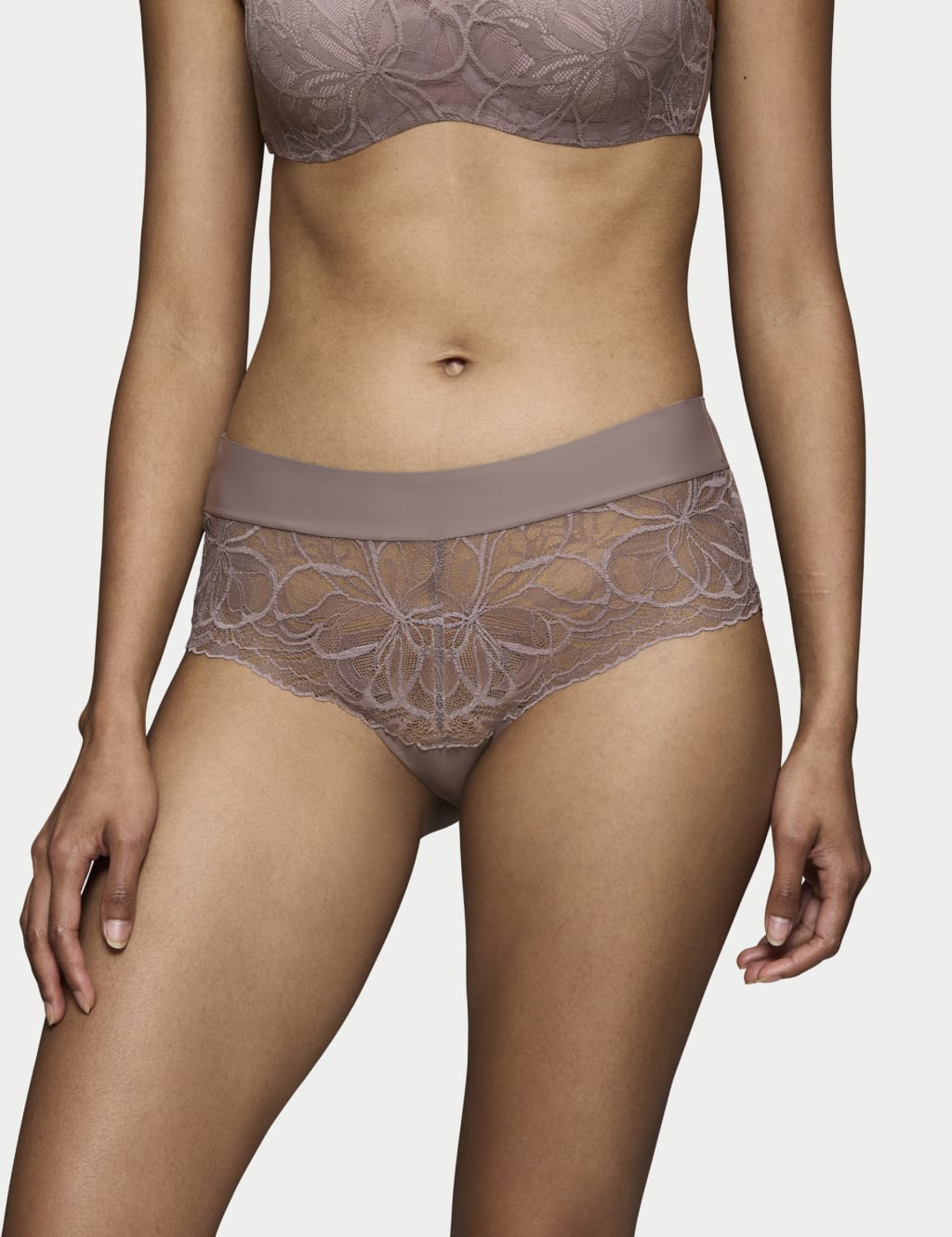 Body Make-Up Illusion Lace Shorts