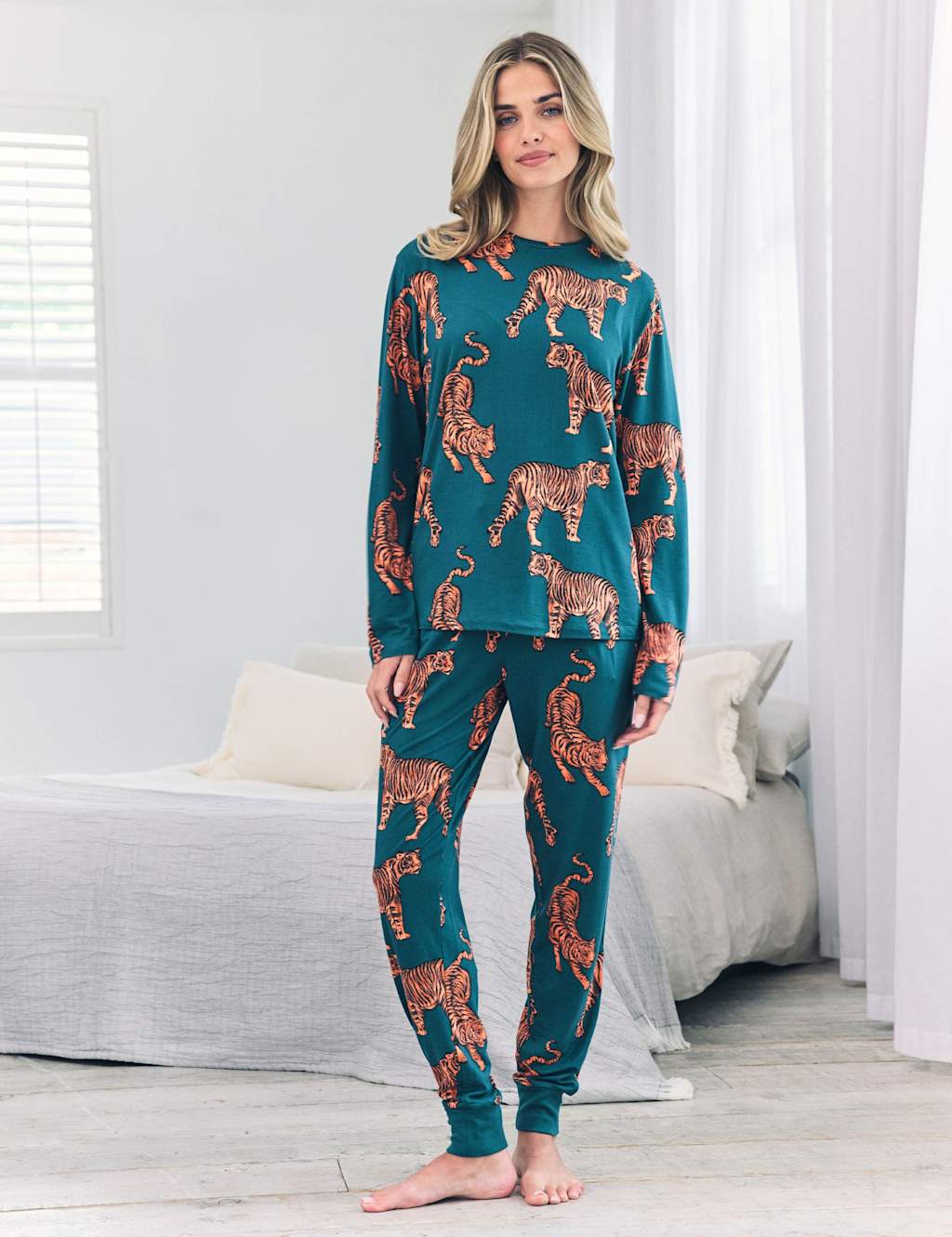 Chelsea Peers Tiger Print Crew Neck Pyjama Set Teal
