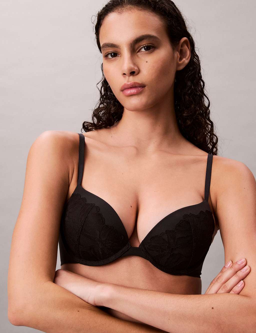 Calvin Klein Perfectly Fit Lace Wired Push-Up Plunge Bra Black