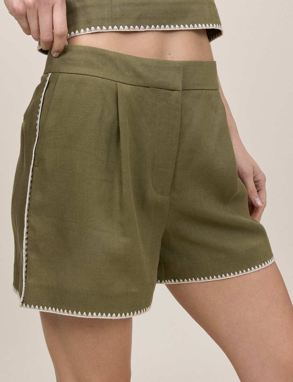 Nobody's Child Women's Whipstitch Tailored Shorts With Linen - 16 - Green - Available at M&S