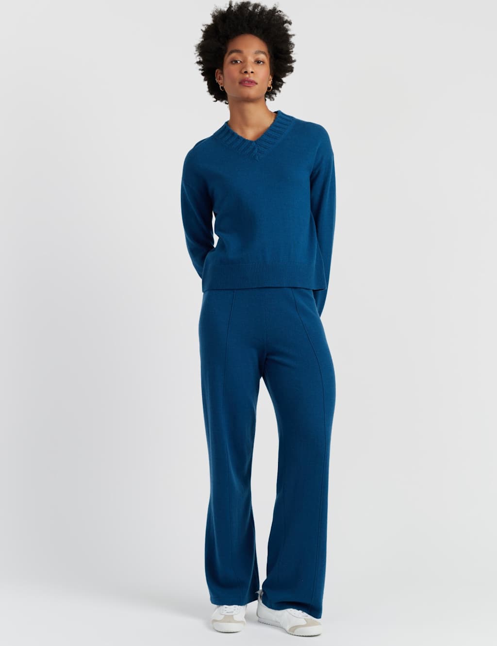 Chinti & Parker Wool Rich V-Neck Jumper with Cashmere Blue