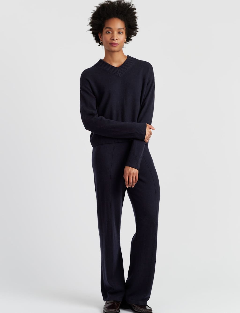 Chinti & Parker Wool Rich V-Neck Jumper with Cashmere Navy