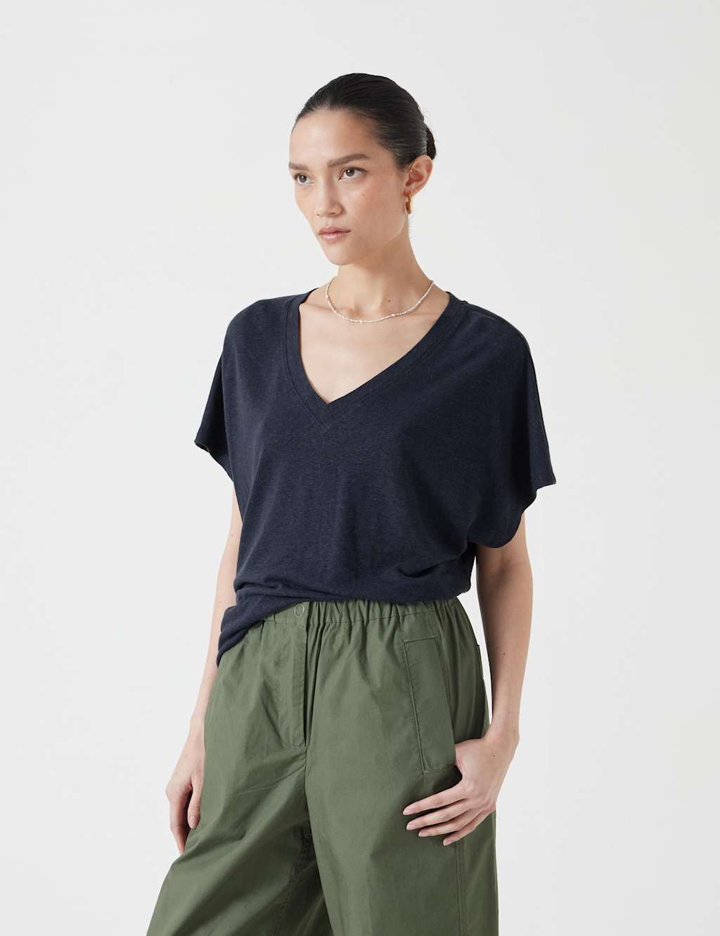 HUSH Linen Rich V-Neck T-Shirt Dark Navy