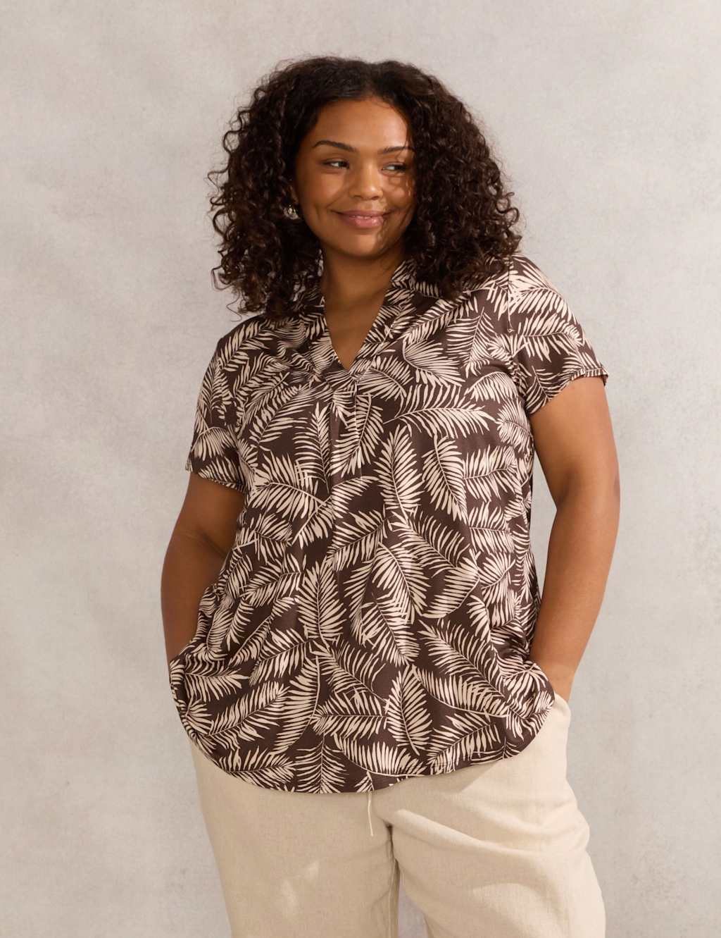 Live Unlimited London Women's Printed V-neck Regular Fit Top - 20 - Brown Mix, Brown Mix