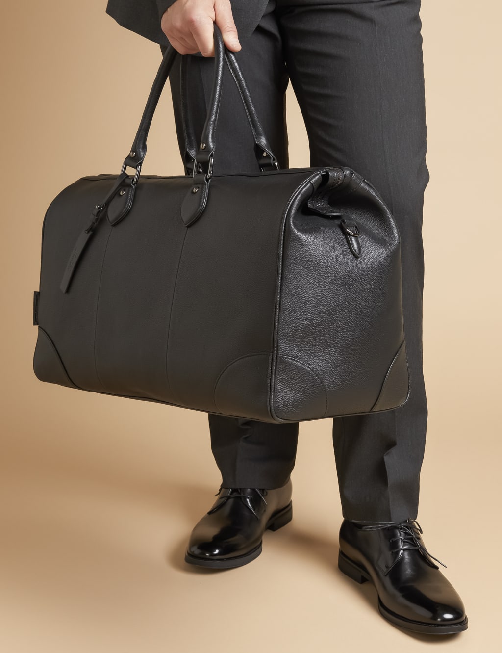 M&s mens leather holdall on sale