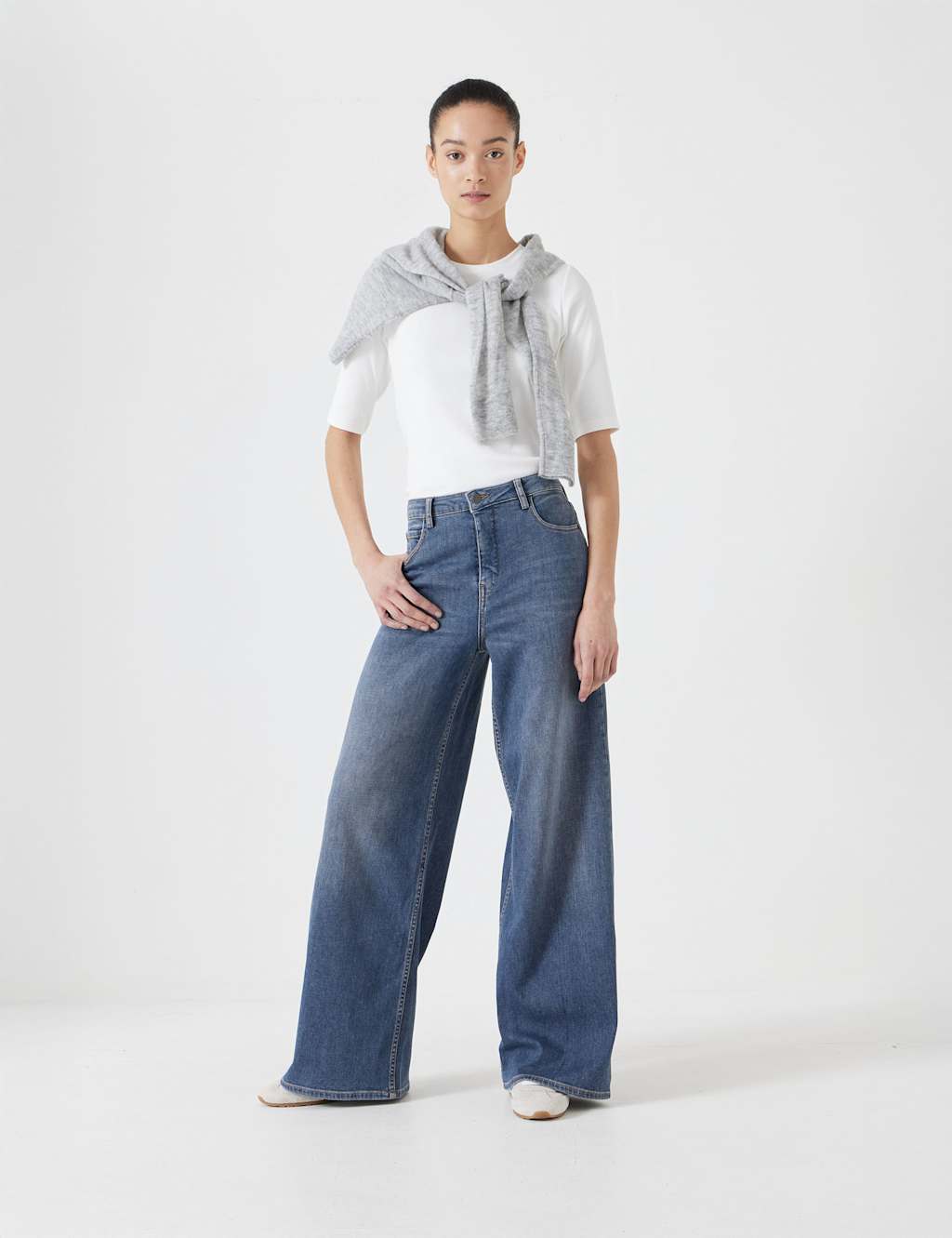 Mid Rise Wide Leg Jeans