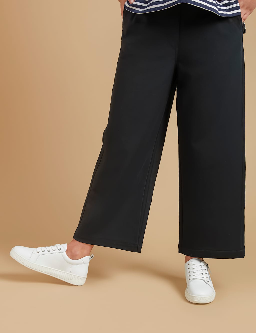 Wide Fit Leather Side Detail Trainers