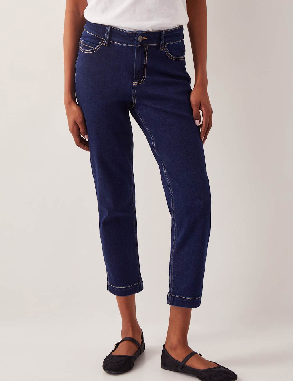 Mid Rise Cropped Jeans