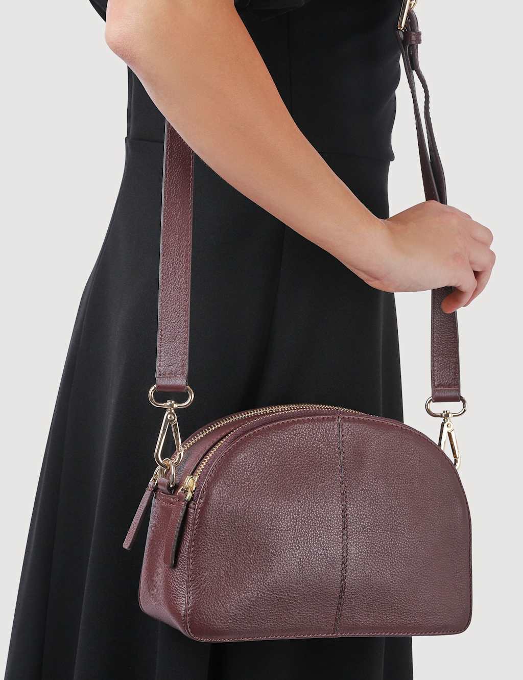 Jones Bootmaker Leather Adjustable Shoulder Bag Chocolate