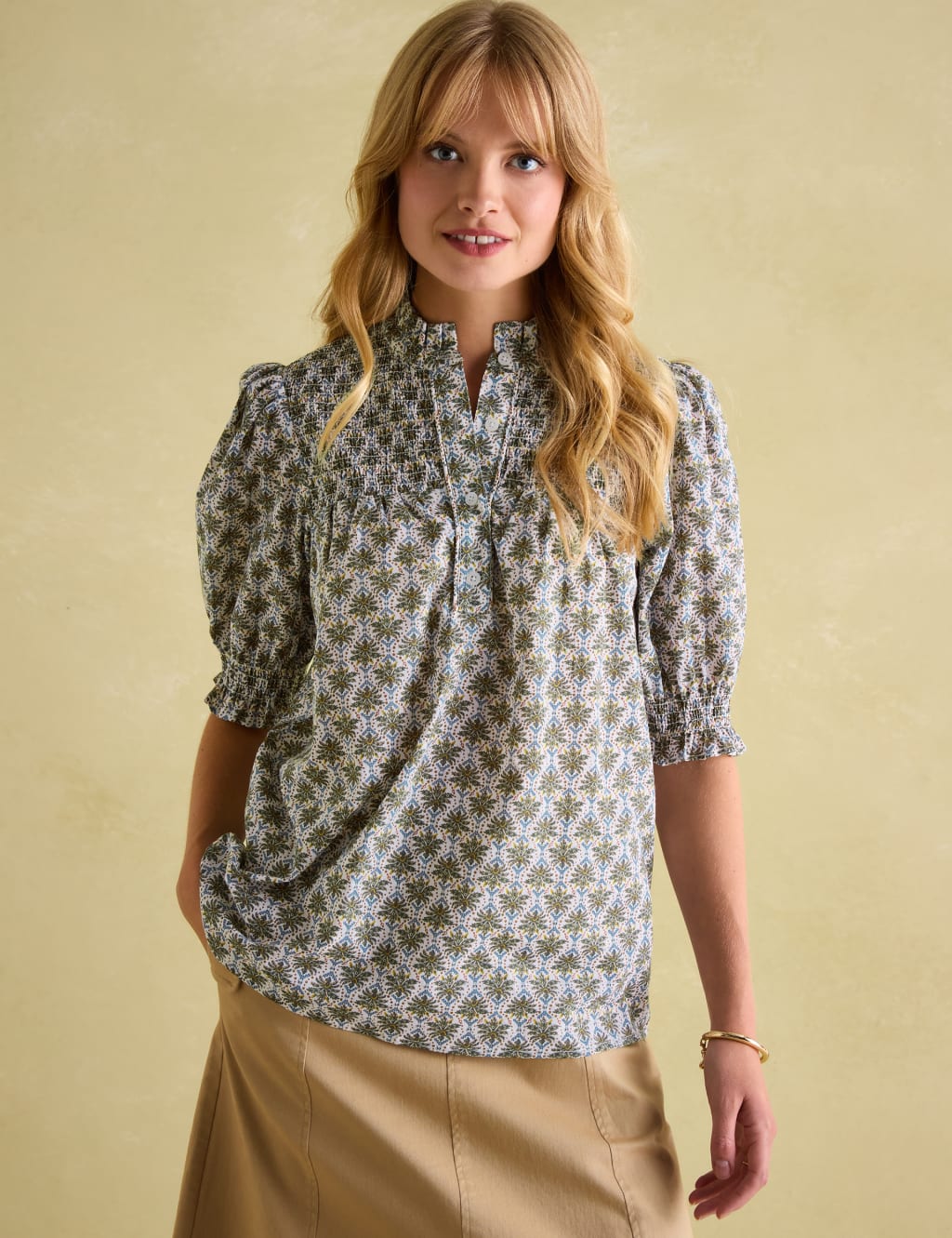 Gray Short Sleeve Blouse (M) 