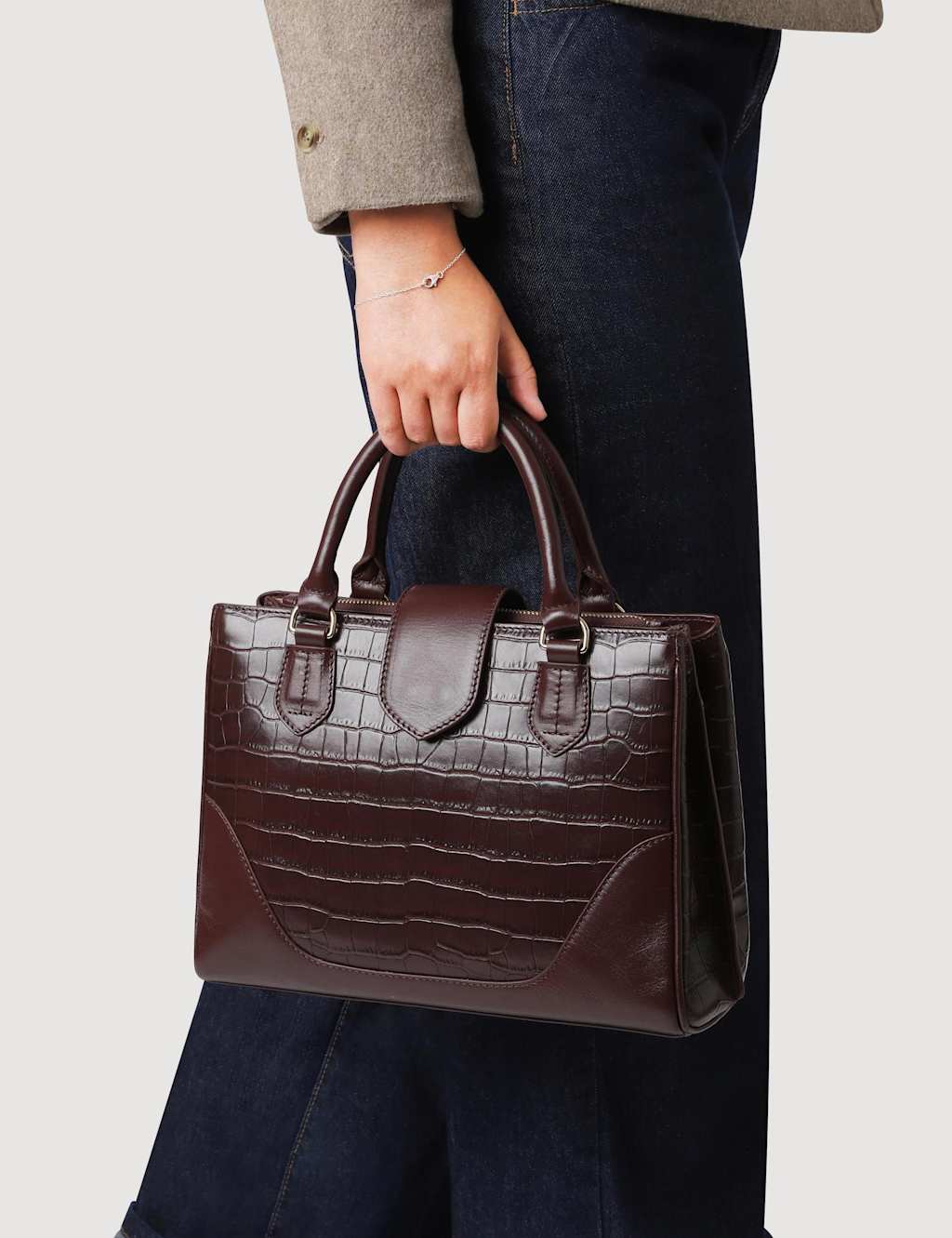 Jones Bootmaker Leather Handbag with an Adjustable Strap Burgundy