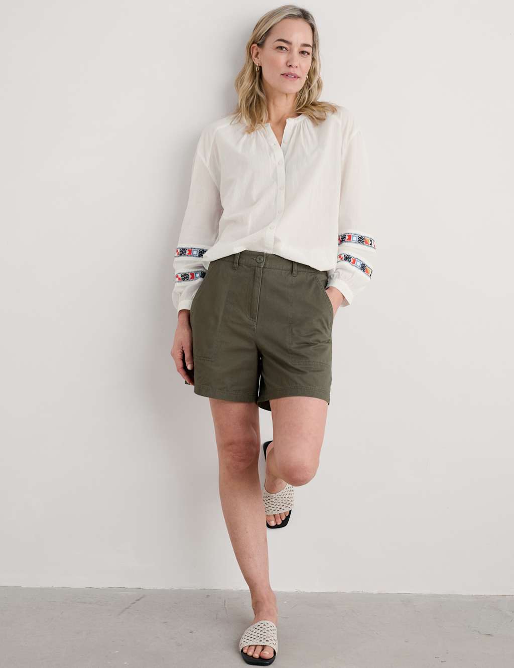 Pure Cotton Pocket Detail Mid Rise Shorts