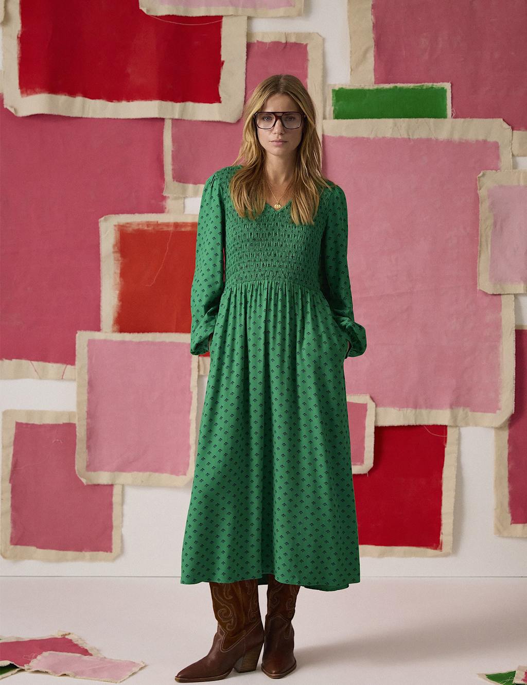 Joules Women's Printed V-Neck Midi Shirred Dress - 14 - Green Mix - Available at M&S