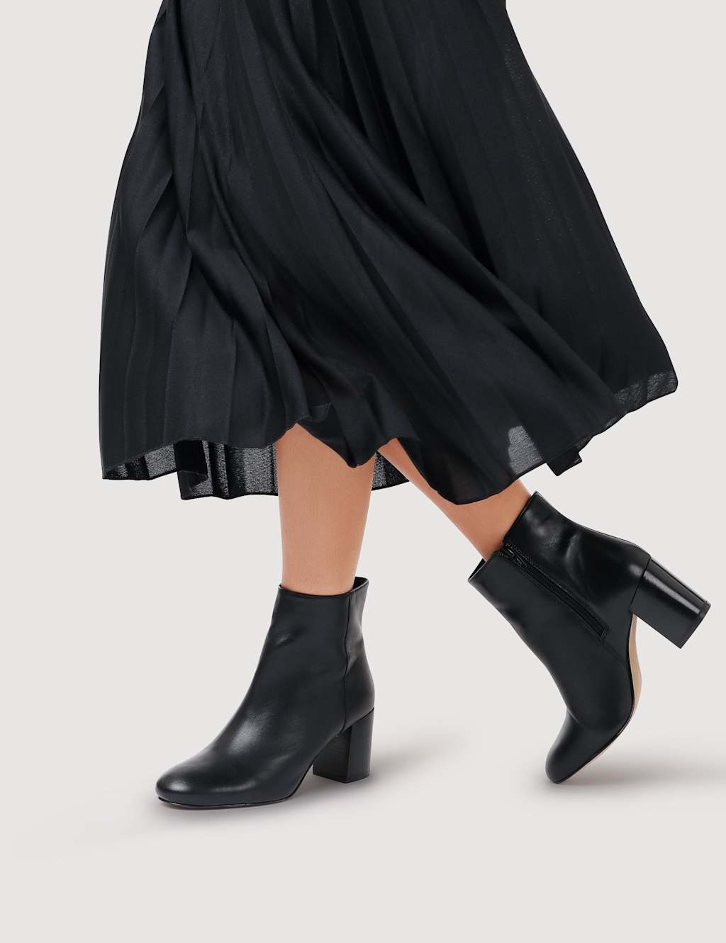 Jones Bootmaker Wide Fit Leather Block Heel Ankle Boots Black