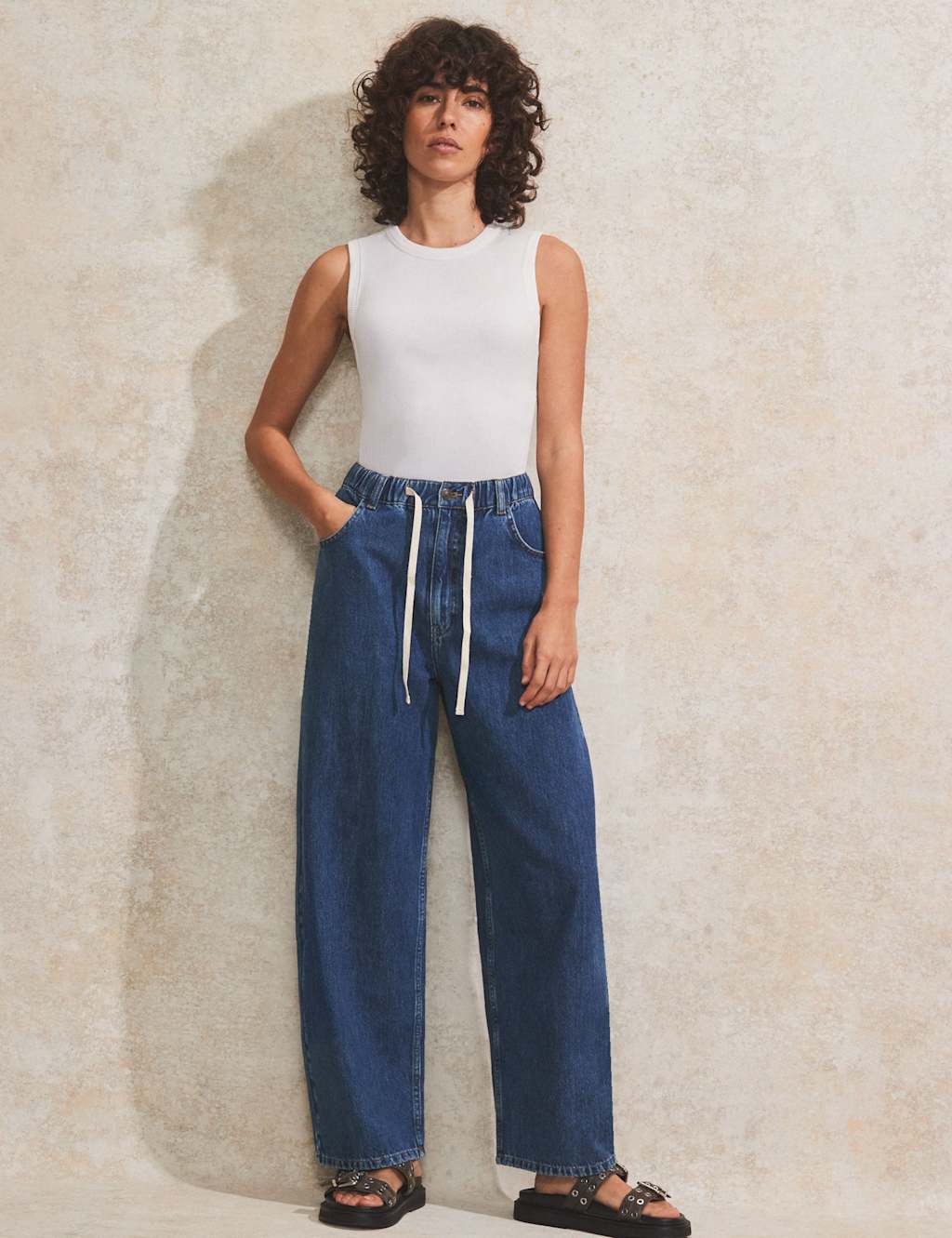 Mid Rise Straight leg Jeans