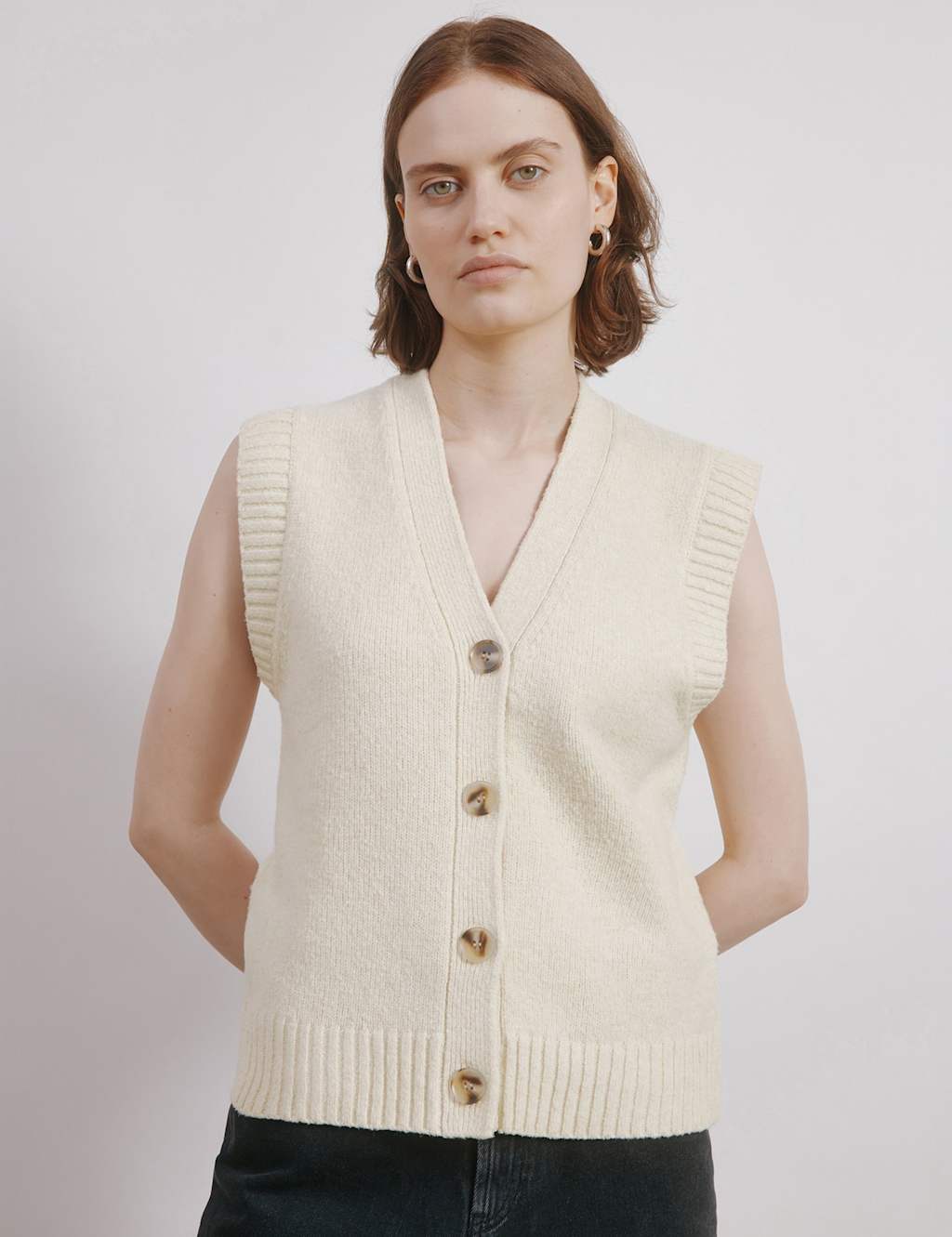 Albaray V-Neck Knitted Waistcoat with Wool Cream