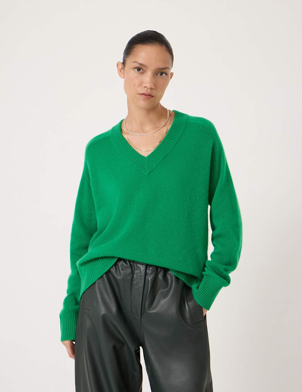 Hush Women's Cashmere Rich V-Neck Jumper - Small-Medium - Green - Available at M&S