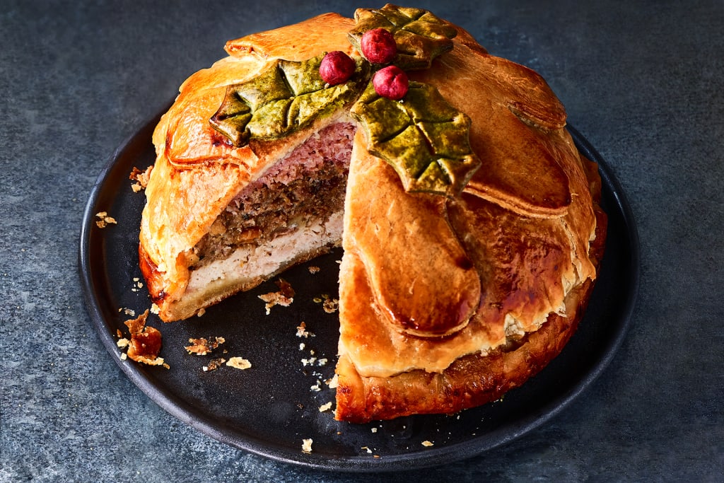 Collection Turkey & Ham Christmas Pudding Pie (Serves 6) 1 of 1
