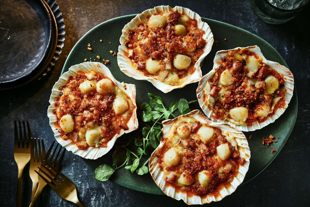 Collection 4 Scallop Shells with Scallops, Italian Pancetta and Cauliflower Purée (Serves 4) 1 of 1