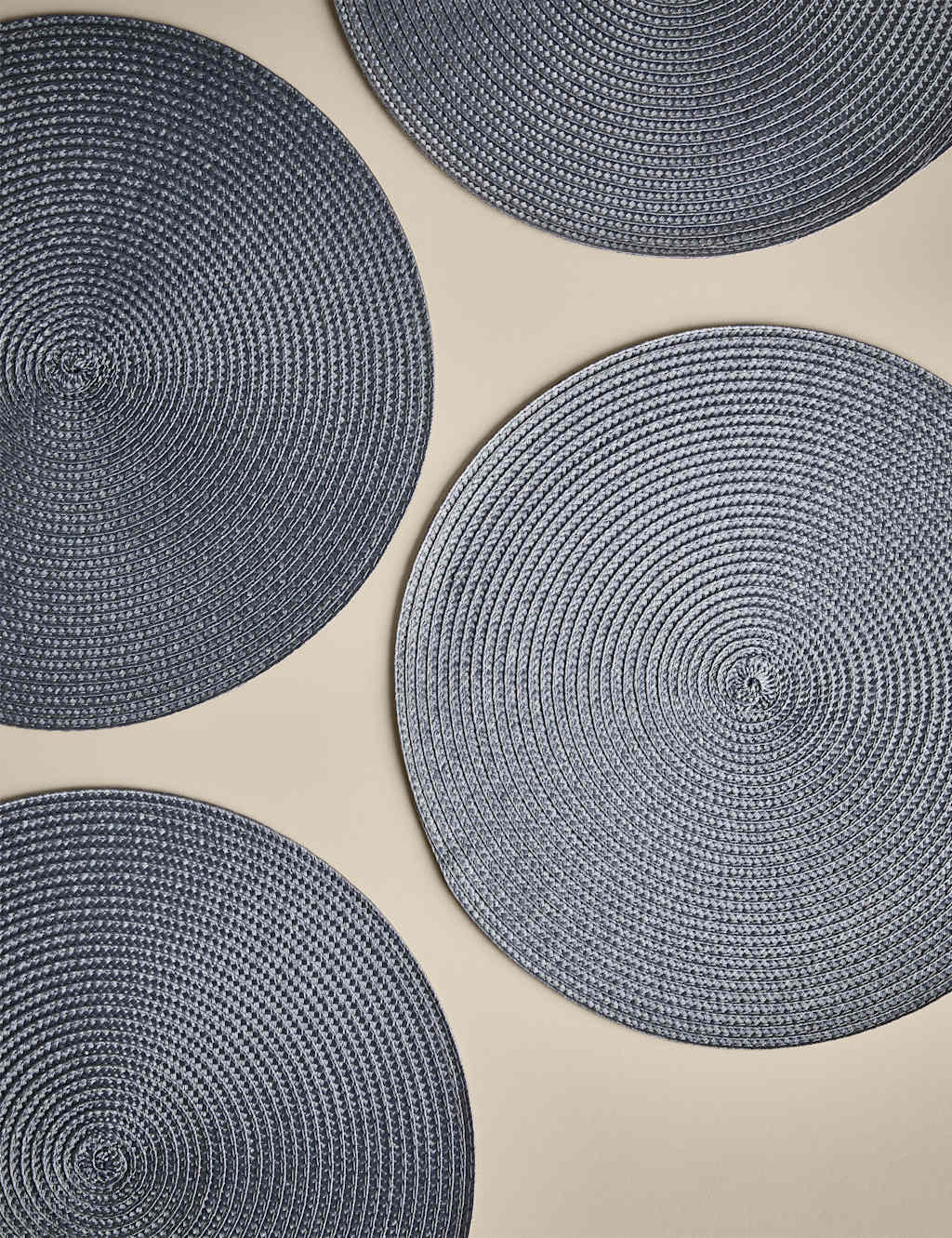 Set of 4 Round Woven Placemats