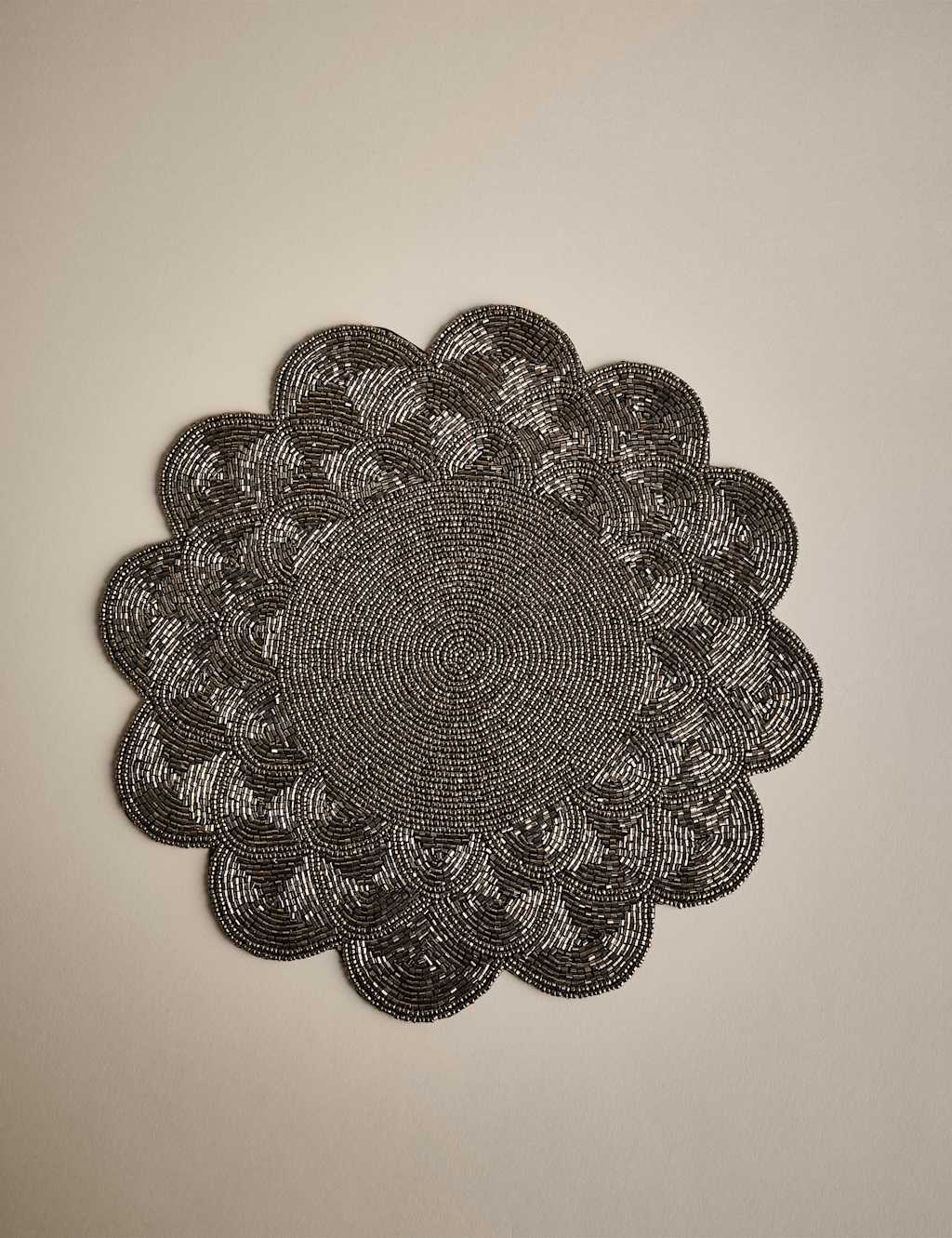 Set of 2 Beaded Scallop Placemats