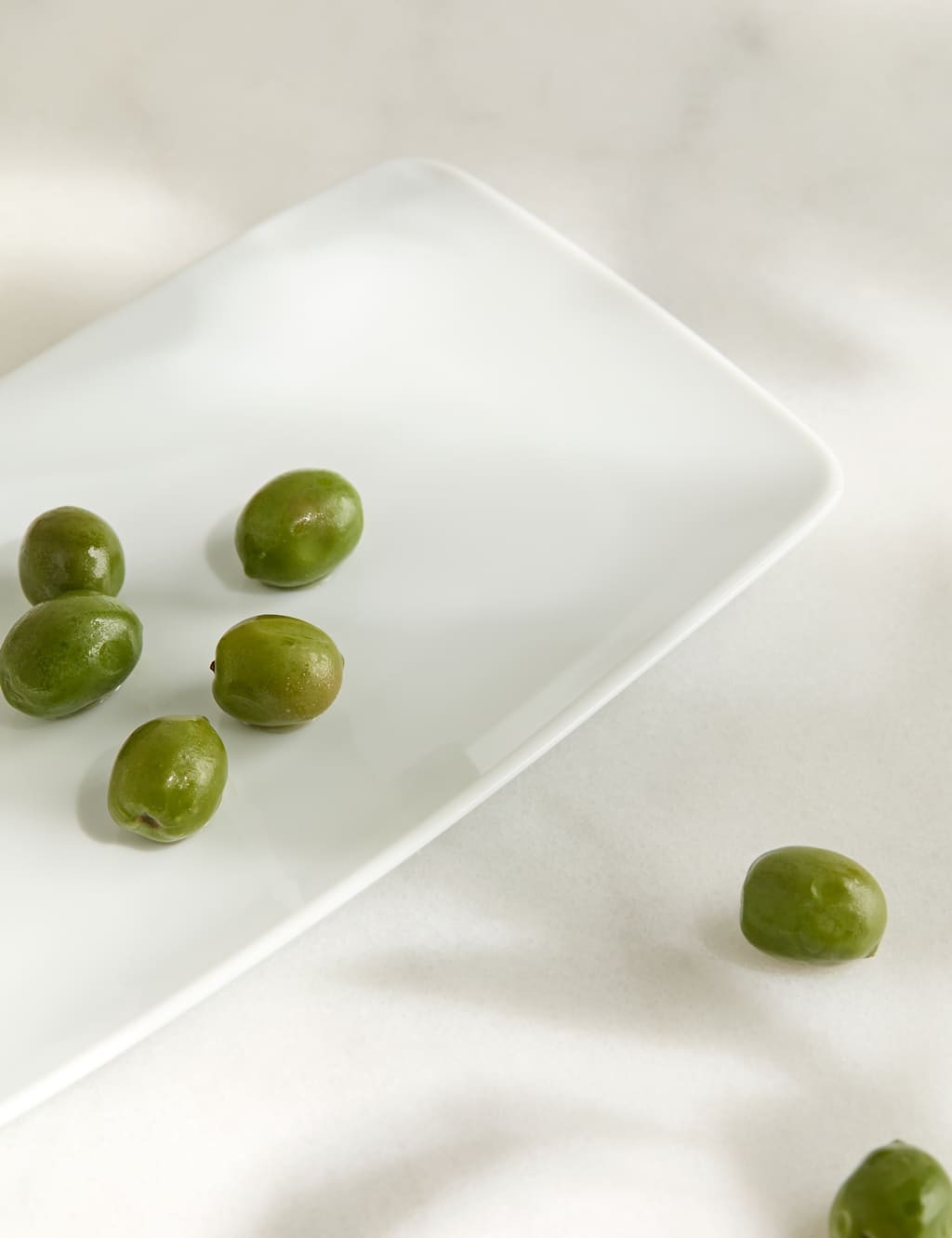 M&S Maxim Small Rounded Rectangular Platter - White