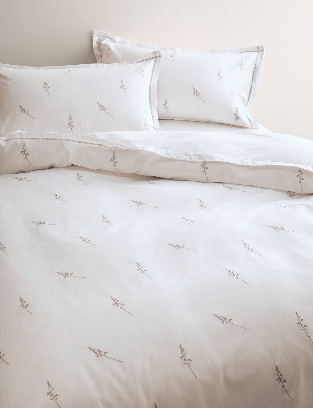 M&S Pure Cotton Embroidered Sprig Bedding Set - Double (4 ft 6) - White