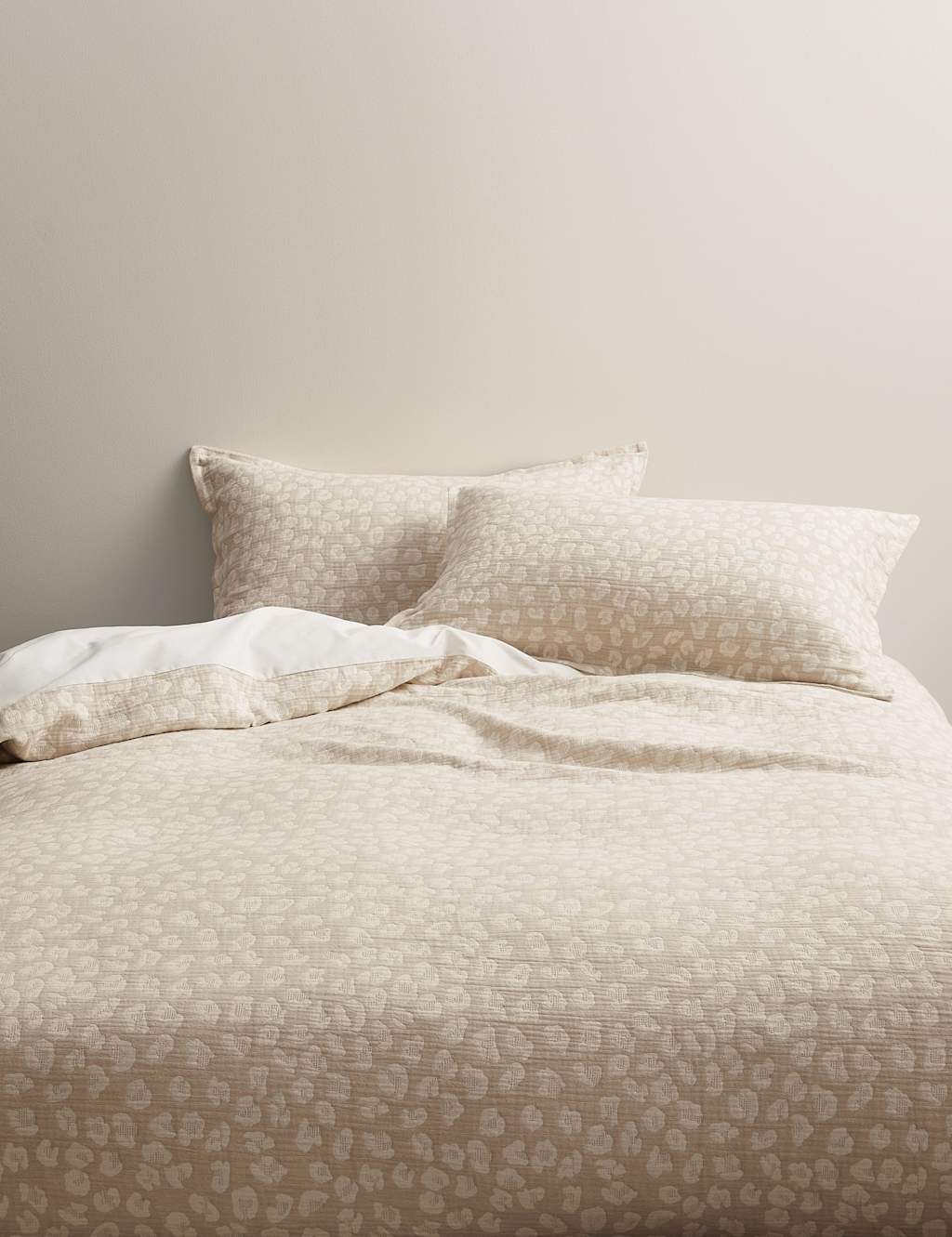 M&S Pure Cotton Leopard Jacquard Bedding Set - Double (4 ft 6) - Natural Mix
