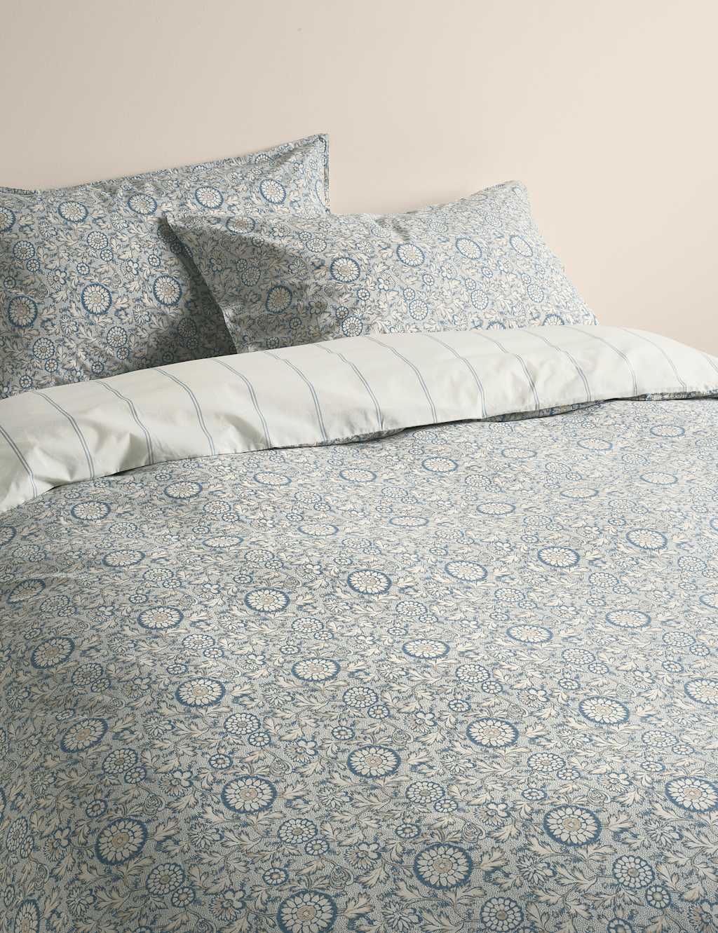 M&S Cotton Rich Woodblock Floral Bedding Set - Single (3 ft) - Slate Blue