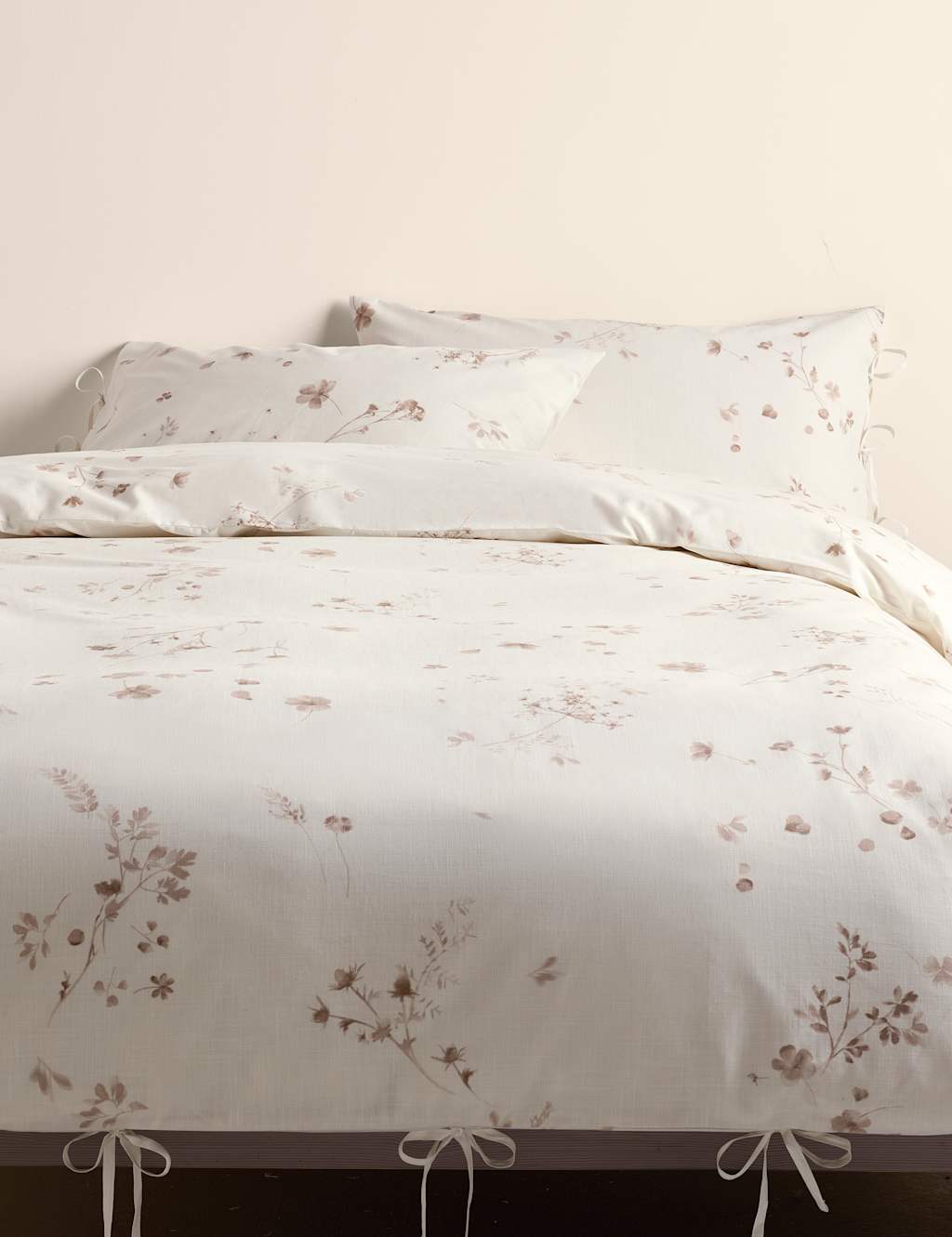 M&S Pure Cotton Pressed Floral Print Bedding Set - King Size (5 ft) - Biscuit
