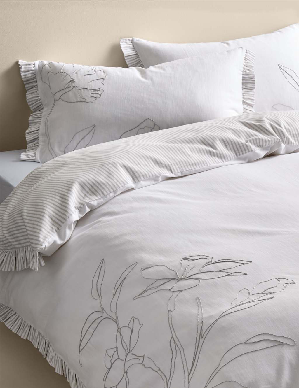 M&S Pure Cotton Floral Embroidered Bedding Set - Super King Size (6 ft) - White Mix