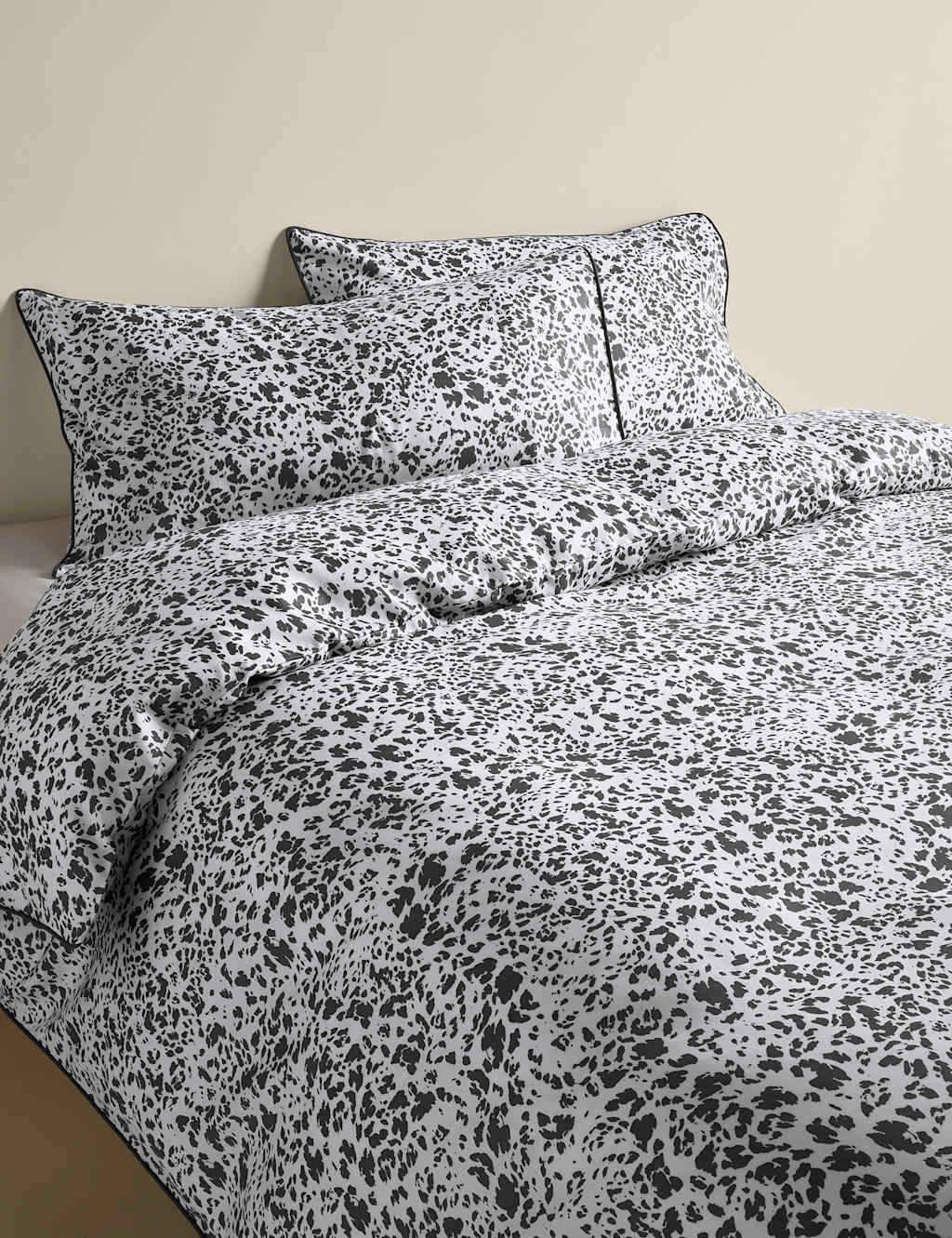 M&S Pure Cotton Animal Print Bedding Set - King Size (5 ft) - Charcoal Mix