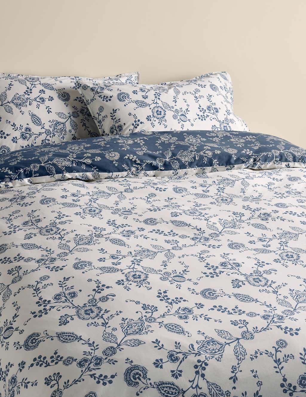 M&S Cotton Rich Trailing Floral Bedding Set - Single (3 ft) - Slate Blue